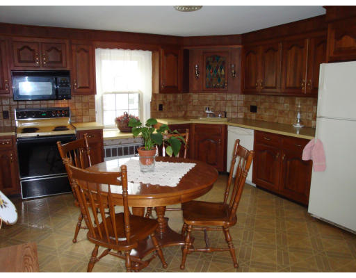 121 Roberts Road Medford, MA 02155 - Photo 4 of 13 Gallery Image 4