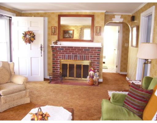 121 Roberts Road Medford, MA 02155 - Photo 8 of 13 Gallery Image 8