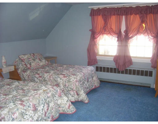 121 Roberts Road Medford, MA 02155 - Photo 9 of 13 Gallery Image 9
