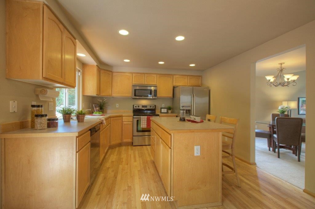 14457 Southeast 185th Place Renton, WA 98058 - Photo 6 of 19 Gallery Image 6