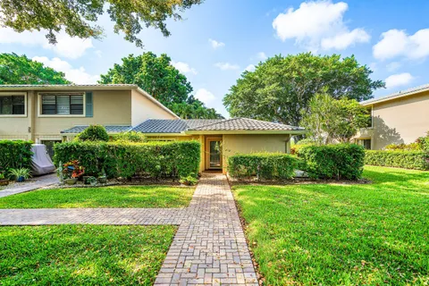 $299,900 | 35 Westgate Lane, Unit D, Boynton Beach, FL 33436