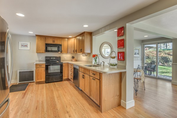 21 Arlington Road Melrose, MA 02176 - Photo 11 of 30 Gallery Image 11