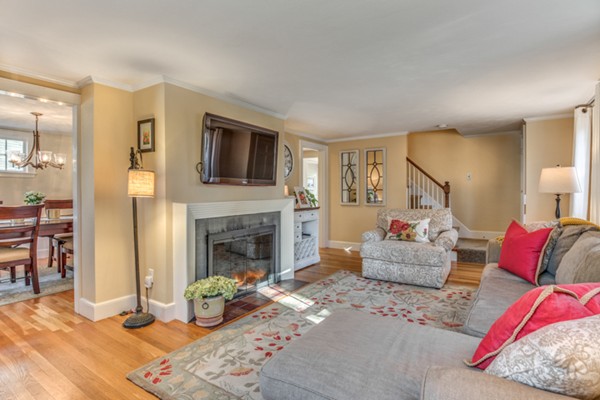 21 Arlington Road Melrose, MA 02176 - Photo 4 of 30 Gallery Image 4