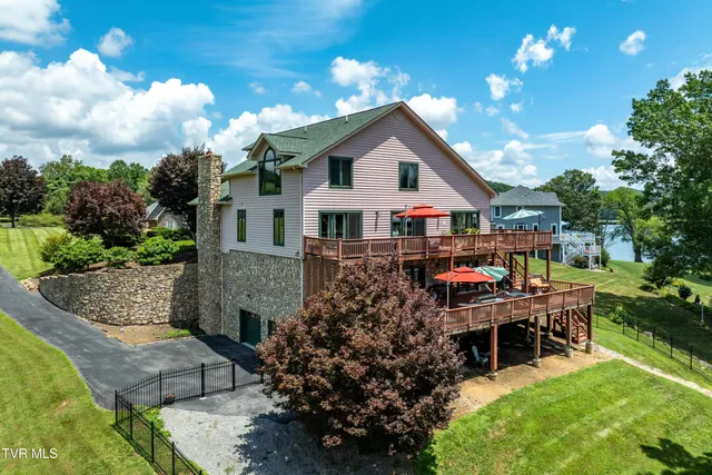 $1,750,000 | 21580 Moonlight Bay Road, Abingdon, VA 24211