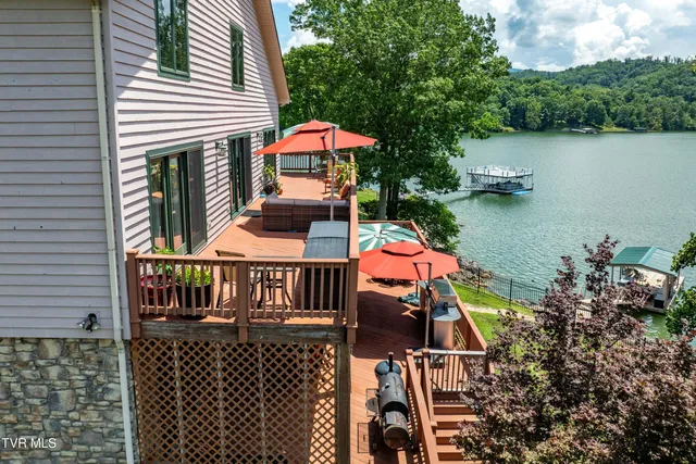 $1,750,000 | 21580 Moonlight Bay Road, Abingdon, VA 24211