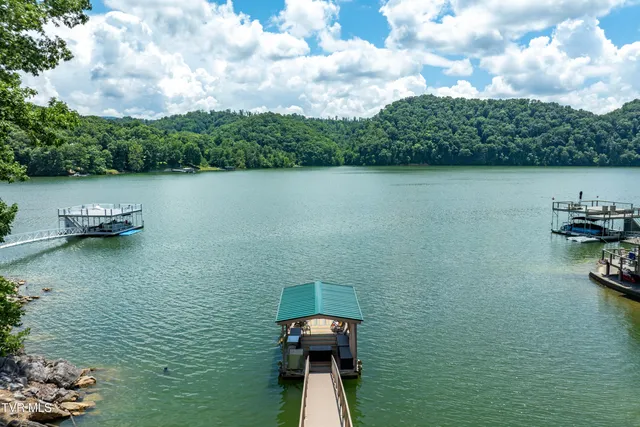 $1,750,000 | 21580 Moonlight Bay Road, Abingdon, VA 24211