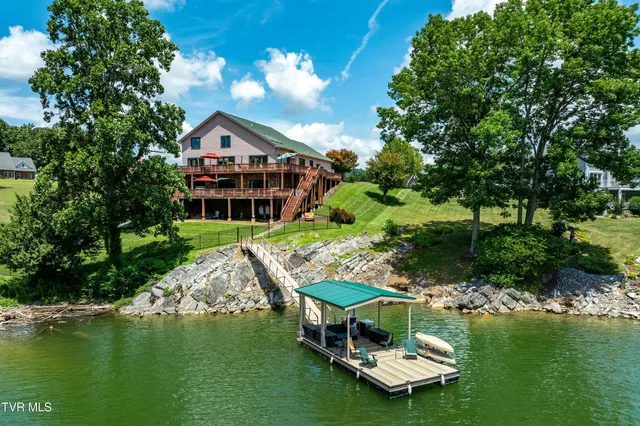 $1,750,000 | 21580 Moonlight Bay Road, Abingdon, VA 24211