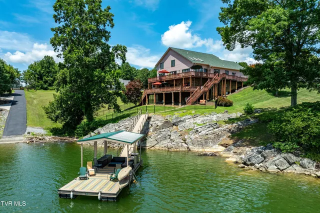 $1,750,000 | 21580 Moonlight Bay Road, Abingdon, VA 24211