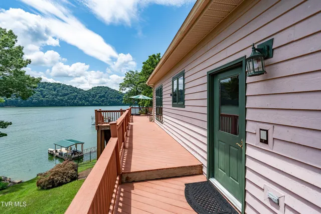 $1,750,000 | 21580 Moonlight Bay Road, Abingdon, VA 24211