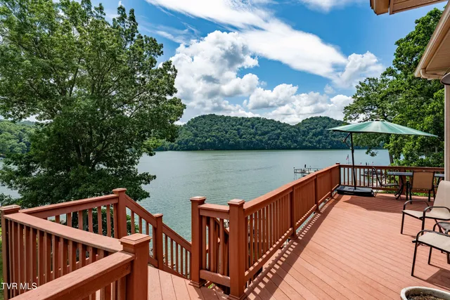 $1,750,000 | 21580 Moonlight Bay Road, Abingdon, VA 24211