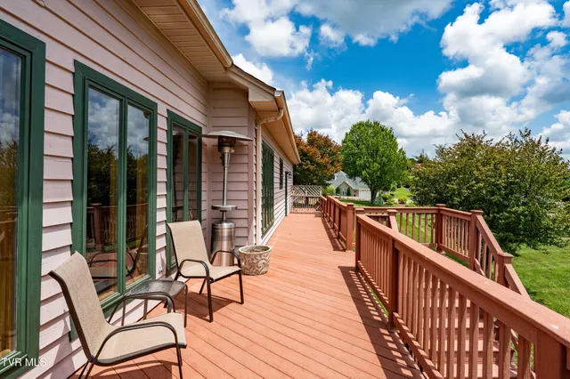 $1,750,000 | 21580 Moonlight Bay Road, Abingdon, VA 24211