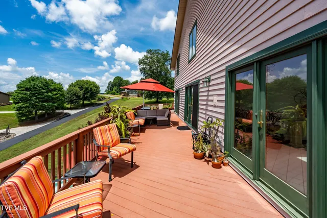 $1,750,000 | 21580 Moonlight Bay Road, Abingdon, VA 24211