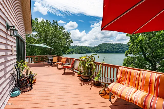 $1,750,000 | 21580 Moonlight Bay Road, Abingdon, VA 24211