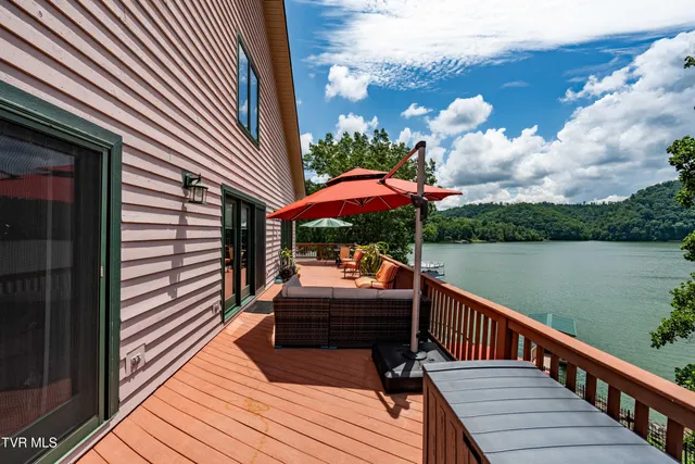 $1,750,000 | 21580 Moonlight Bay Road, Abingdon, VA 24211