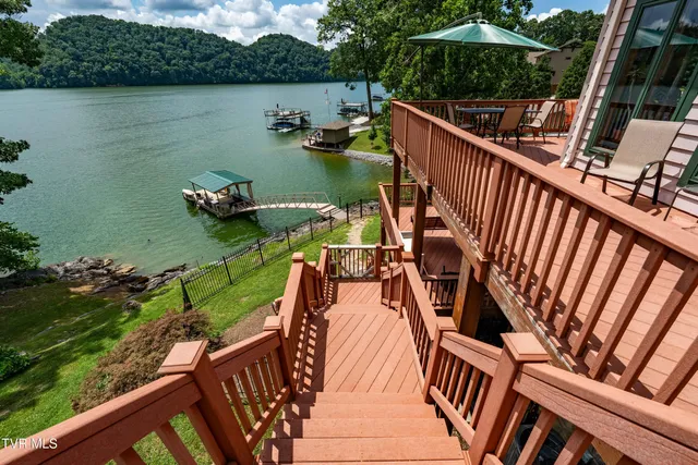 $1,750,000 | 21580 Moonlight Bay Road, Abingdon, VA 24211