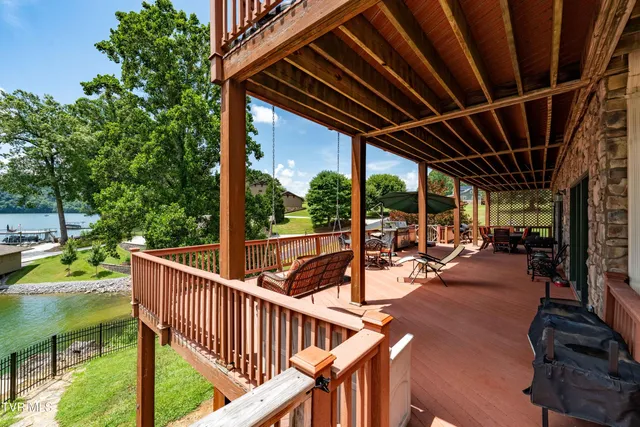 $1,750,000 | 21580 Moonlight Bay Road, Abingdon, VA 24211