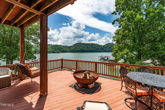 $1,750,000 | 21580 Moonlight Bay Road, Abingdon, VA 24211