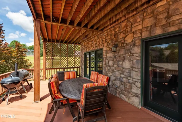 $1,750,000 | 21580 Moonlight Bay Road, Abingdon, VA 24211