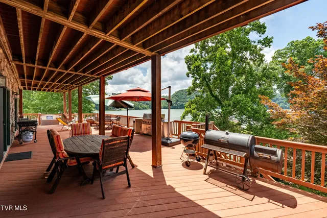 $1,750,000 | 21580 Moonlight Bay Road, Abingdon, VA 24211