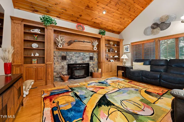 $1,750,000 | 21580 Moonlight Bay Road, Abingdon, VA 24211