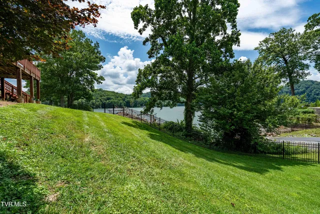 $1,750,000 | 21580 Moonlight Bay Road, Abingdon, VA 24211