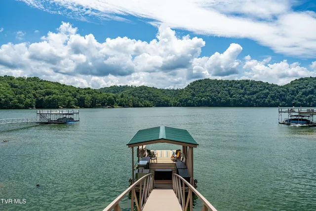 $1,750,000 | 21580 Moonlight Bay Road, Abingdon, VA 24211