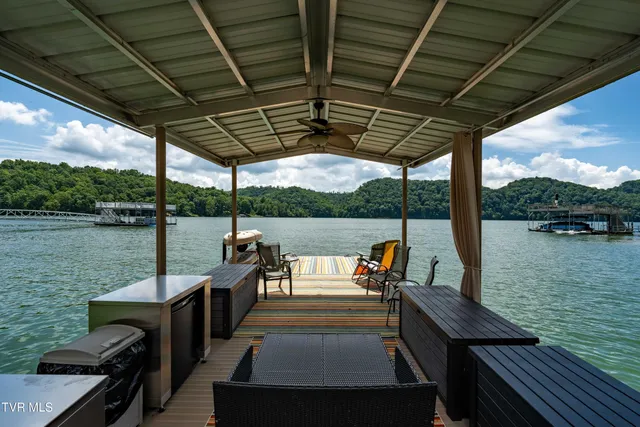 $1,750,000 | 21580 Moonlight Bay Road, Abingdon, VA 24211