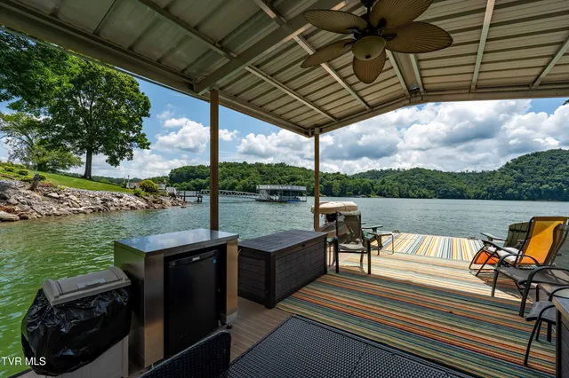 $1,750,000 | 21580 Moonlight Bay Road, Abingdon, VA 24211