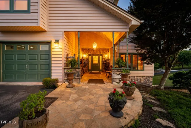 $1,750,000 | 21580 Moonlight Bay Road, Abingdon, VA 24211