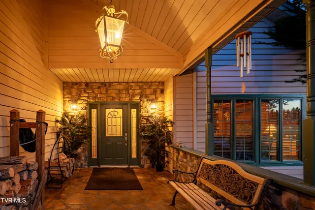 $1,750,000 | 21580 Moonlight Bay Road, Abingdon, VA 24211