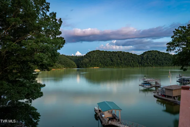 $1,750,000 | 21580 Moonlight Bay Road, Abingdon, VA 24211