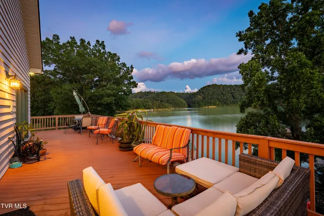 $1,750,000 | 21580 Moonlight Bay Road, Abingdon, VA 24211