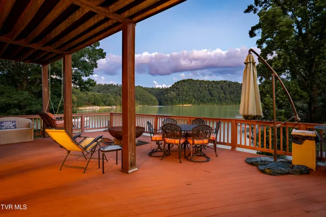 $1,750,000 | 21580 Moonlight Bay Road, Abingdon, VA 24211