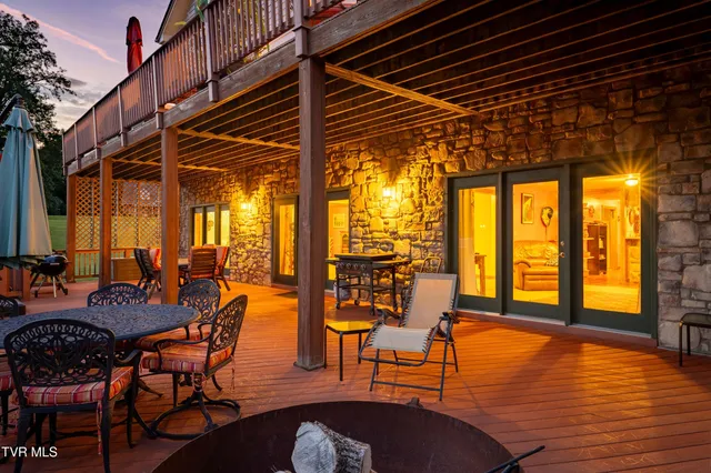 $1,750,000 | 21580 Moonlight Bay Road, Abingdon, VA 24211