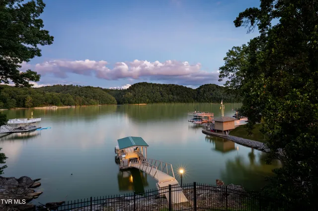 $1,750,000 | 21580 Moonlight Bay Road, Abingdon, VA 24211