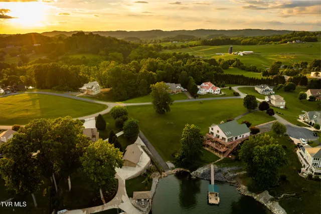 $1,750,000 | 21580 Moonlight Bay Road, Abingdon, VA 24211