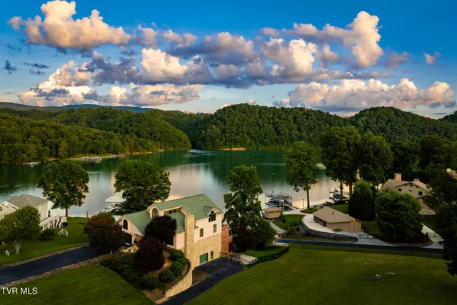 $1,750,000 | 21580 Moonlight Bay Road, Abingdon, VA 24211