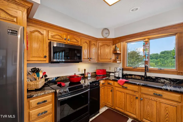 $1,750,000 | 21580 Moonlight Bay Road, Abingdon, VA 24211