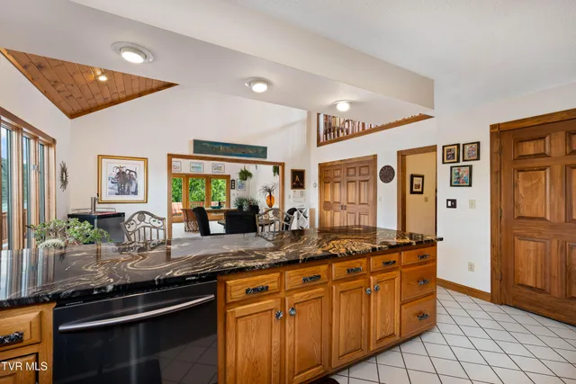 $1,750,000 | 21580 Moonlight Bay Road, Abingdon, VA 24211