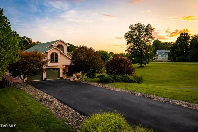 $1,750,000 | 21580 Moonlight Bay Road, Abingdon, VA 24211