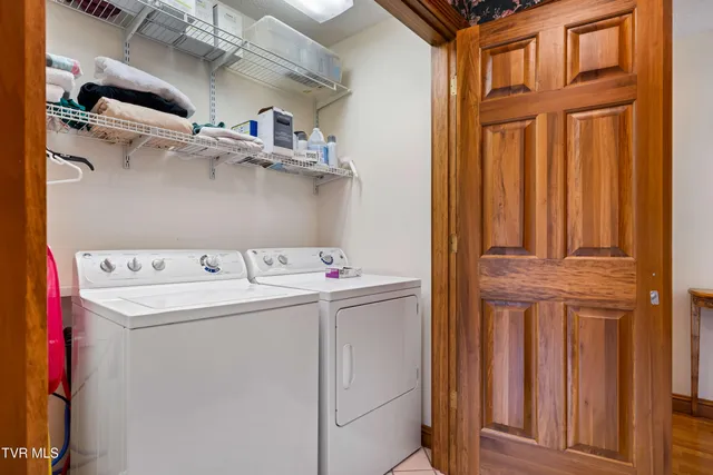 $1,750,000 | 21580 Moonlight Bay Road, Abingdon, VA 24211