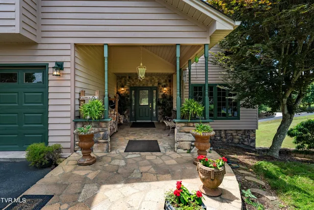 $1,750,000 | 21580 Moonlight Bay Road, Abingdon, VA 24211