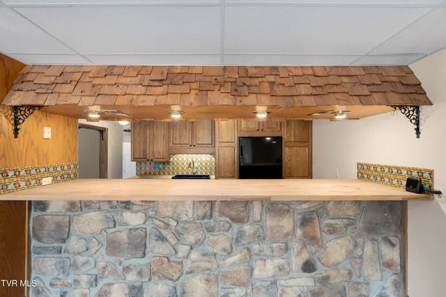 $1,750,000 | 21580 Moonlight Bay Road, Abingdon, VA 24211