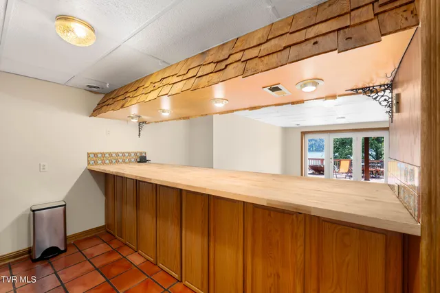 $1,750,000 | 21580 Moonlight Bay Road, Abingdon, VA 24211