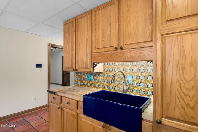 $1,750,000 | 21580 Moonlight Bay Road, Abingdon, VA 24211