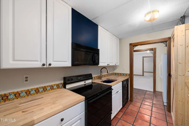 $1,750,000 | 21580 Moonlight Bay Road, Abingdon, VA 24211