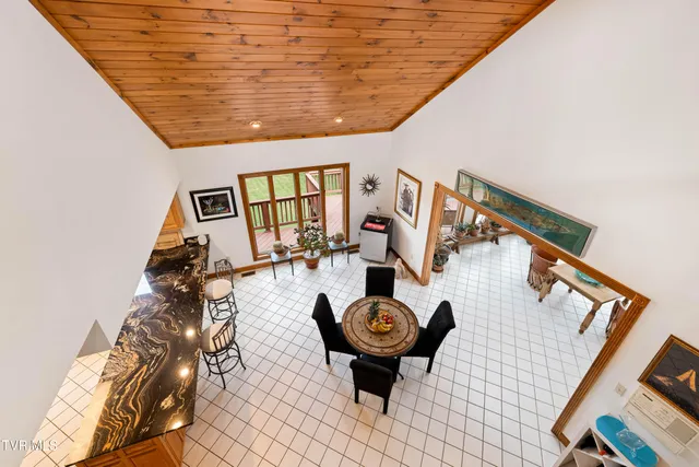 $1,750,000 | 21580 Moonlight Bay Road, Abingdon, VA 24211