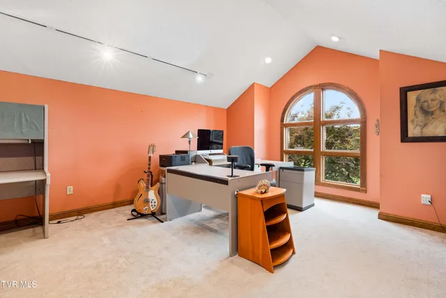 $1,750,000 | 21580 Moonlight Bay Road, Abingdon, VA 24211