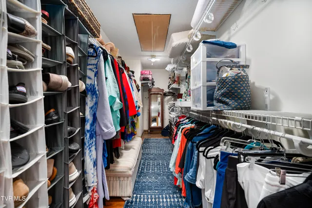 $1,750,000 | 21580 Moonlight Bay Road, Abingdon, VA 24211