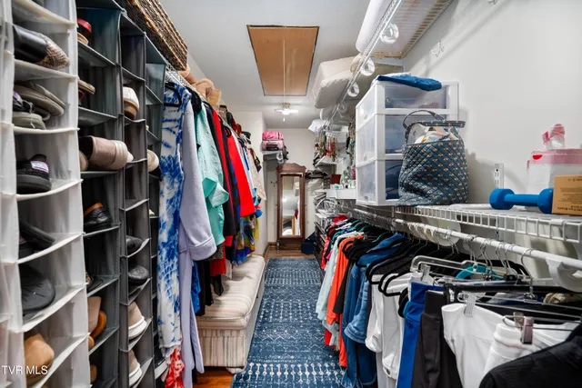 $1,750,000 | 21580 Moonlight Bay Road, Abingdon, VA 24211